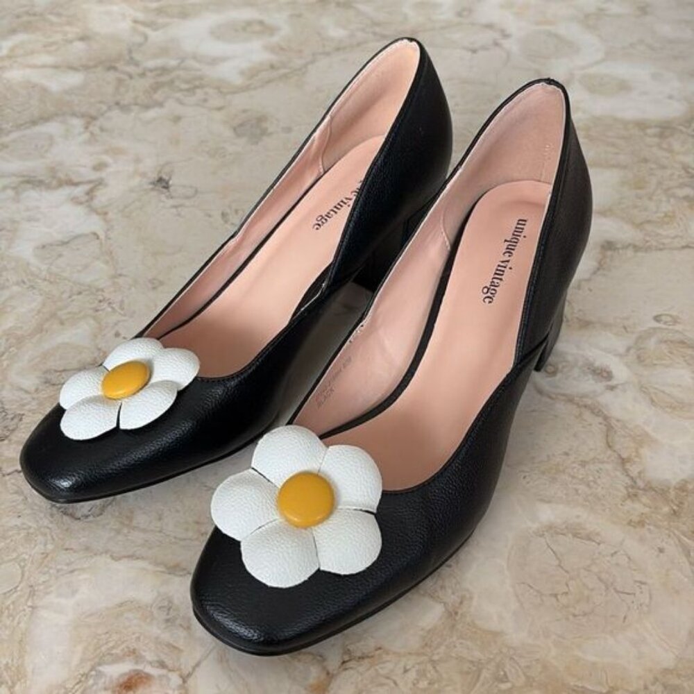 Unique Vintage Black Daisy Pumps